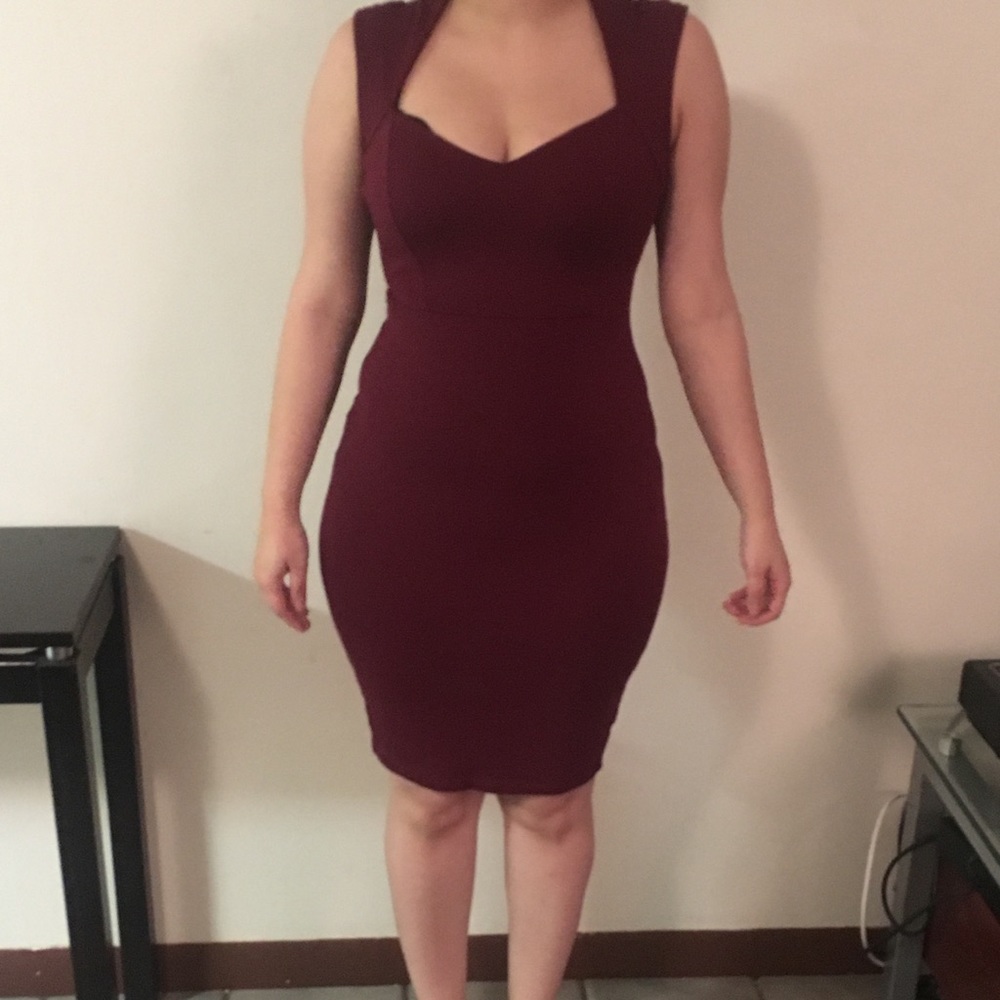 Tight Burgundy Midi Formal Dress Size:M